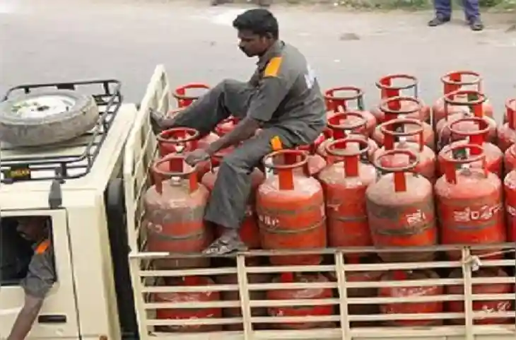 50-60 रुपये नहीं सीधा इतना महंगा हुआ LPG Cylinder, देखें आपके शहर में क्या है रेट