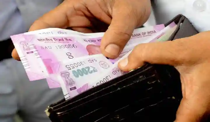 7th Pay Commission: मोदी सरकार का बड़ा ऐलान! केंद्रीय कर्मचारियों की सैलरी में होगा 8000 रुपए का इजाफा