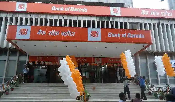 Sarkari Naukri: बैंक में बनना चाहते है अफसर तो बैंक ऑफ बड़ौदा दे रहा आपको मौका, ऐसे करें आवेदन