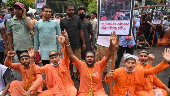 बांग्लादेश में मुश्किल में हिंदुओं की जान, पिछले कुछ सालों में 3,721 घरों और मंदिरों पर हुआ हमला