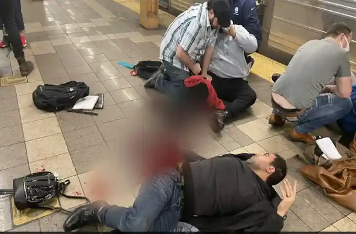 न्यूयॉर्क में आतंकी हमला! ब्रुकलिन मेट्रो स्टेशन पर फायरिंग और धमाका, 13 लोग जख्मी, मेट्रो सेवा और स्कूल बंद