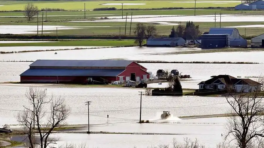 कनाडा के ब्रिटिश कोलंबिया में बाढ़ से तबाही, कई इलाकों से टूटा संपर्क, आपात स्थित घोषित