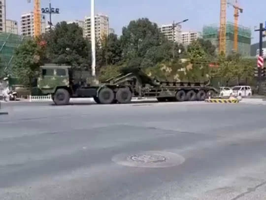 जंग की तैयारी कर रहा चीन! छिड़ सकता है तीसरा विश्व युद्ध, सीमा पर ट्रकों में विनाशकारी टैंक ले जा रही ड्रैगन सेना