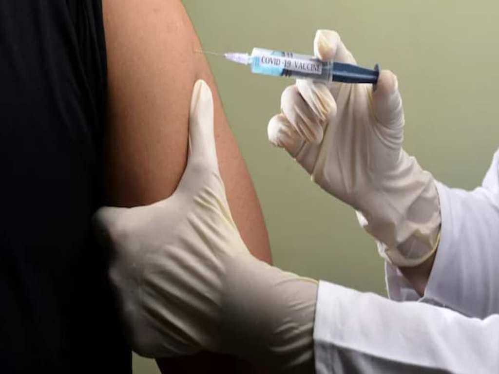 Corona Vaccination: सिर्फ 250 रुपए में कहां लग रहा है कोरोना का टीका, देखें यहां पूरी जानकारी