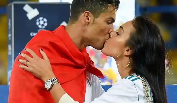Cristiano Ronaldo फिर बनेंगे जुड़वा बच्चों के पापा, गर्लफ्रेंड के साथ फोटो शेयर कर दी Good News