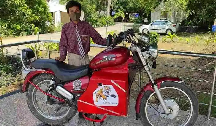 Tata-Mahindra के उड़े होश, सिर्फ 45 हजार रुपए में इस बच्चे ने बनाई रॉएल एनफील्ड की Electric Bike