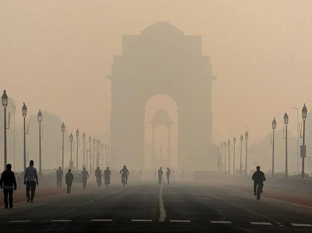 Delhi Pollution : दिल्ली में प्रदूषण से बिगड़े हालात, स्कूल बंद, उठाए जाएंगे ये चार बड़े कदम