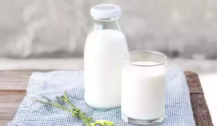 Monday Remedies: ग्रहदोष दूर करना हो या पैसों की किल्लत, हर सोमवार को करें दूध से करें ये पांच आसान उपाय