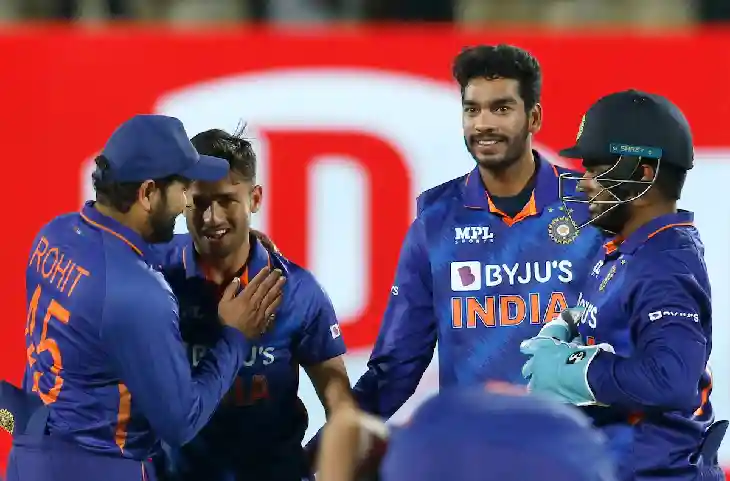 IND vs SL: श्रीलंका ने भारत को दिया 147 का लक्ष्य, Team India को लगा पहला झटका, रोहित शर्मा हुए आउट