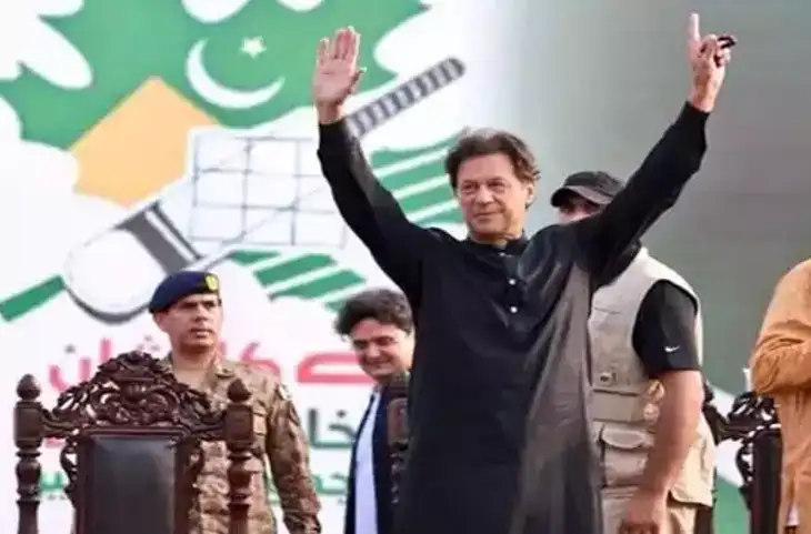 Pakistan फिर राजनीतिक भूचाल! पंजाब में खान ने Shahbaz Sharif को दिया तगड़ा झटका