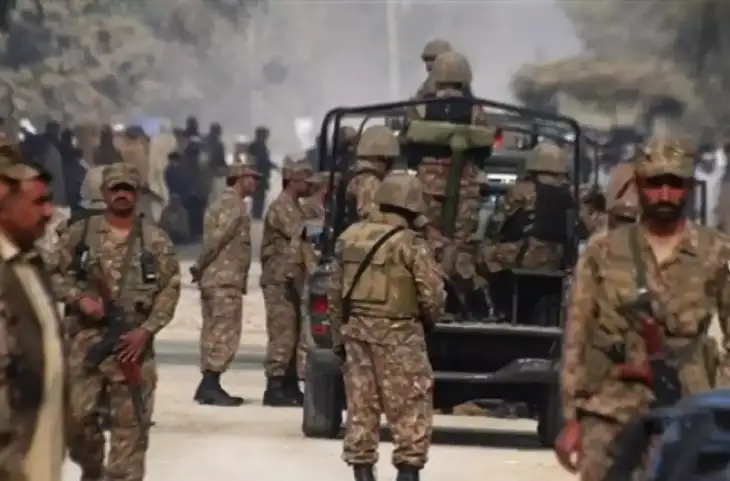 #AzadiMarchPTI: इस्लामाबाद फौज के हवाले, Pakistan में खानाजंगी, इमरान खान की Tiger Force पर आर्मी का एक्शन