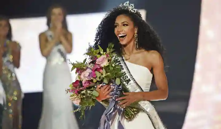 Miss USA 2019 चेल्सी क्रिस्ट का वो आखिरी पोस्ट, जिसके कुछ देर बाद 60 मंजिला इमारत से कूदकर दे दी जान