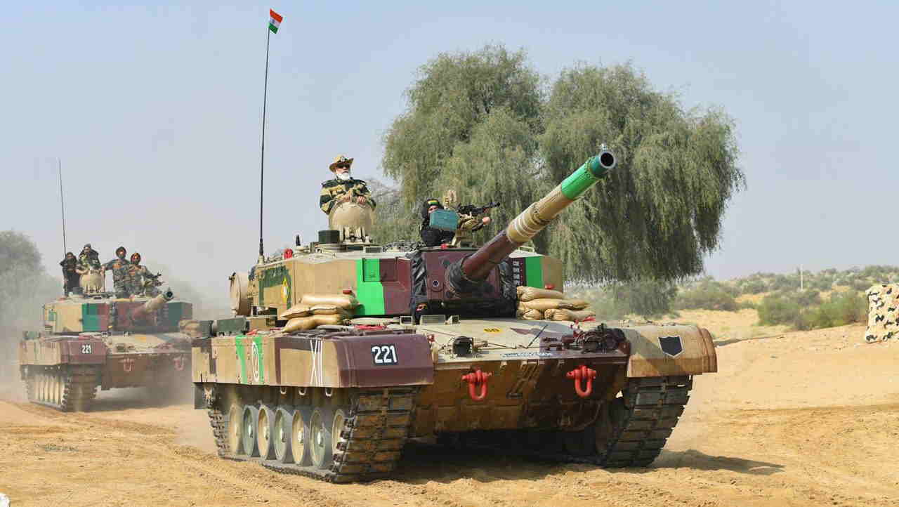 Arjun Tank MK-1A: पीएम ने सेना को सौंपा ‘अजेय अर्जुन’ जंग में बनेगा दुश्मनों का काल