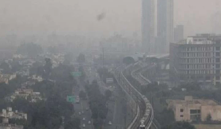 Air Pollution: Noida में लगने वाली है इमरजेंसी- 750 के पार पहुंचा AQI