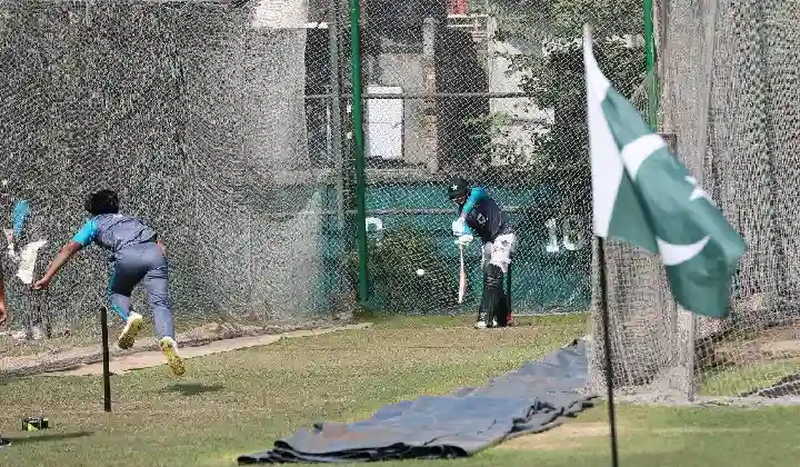 Pakistan के खिलाड़ियों ने बांग्लादेश की जमीन पर गाड़ा झंडा तो बचाव में उतरा PCB, जानें सफाई में क्या कहा
