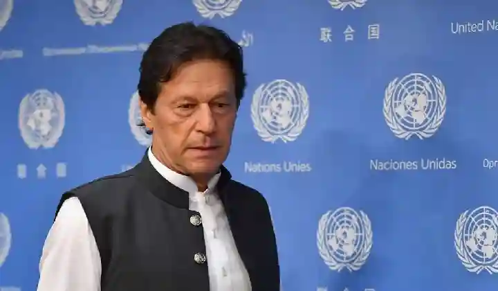 इमरान खान से छिना Pakistan PM का ताज, जानें अब किसके सिर सजेगा? कौन बनाएगा अब अपनी सरकार?