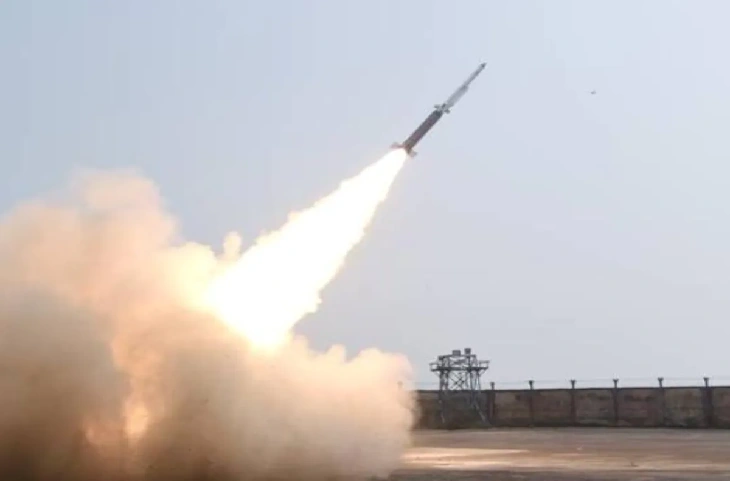Pakistani सेना दुम दबा कर भागी, पाकिस्तान के DGISPR ने कहा- भारत ने मिसाइलों से कर दिया हमला