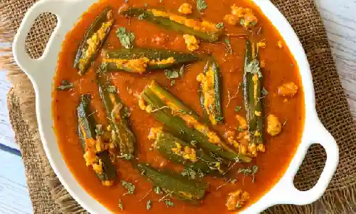 Masala Bhindi Curry Recipe: लौंग और दालचीनी बढ़ाएगा मसाला भिंडी करी का स्वाद, जरुर ट्राई करें ये आसान रेसिपी