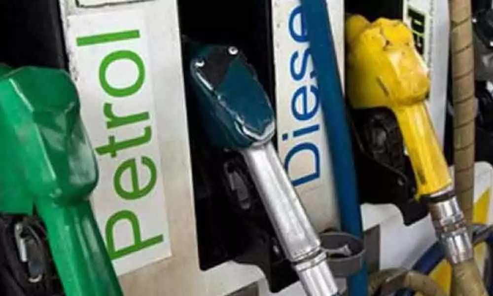 Petrol Diesel Price: पेट्रोल डीजल के बढ़ती कीमतों से जल्द मिलेगी राहत, पेट्रोलियम मंत्री का बड़ा बयान