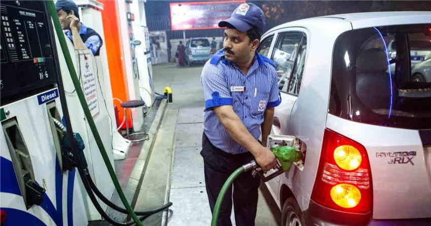 Petrol Diesel Price: सस्ता हो सकता है पेट्रोल व डीजल, सरकार लेने वाली है बड़ा फैसला