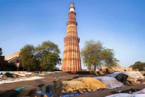 Qutub Minar में नमाज पढ़ने पर रोक, संरक्षित इमारत में नमाज की इजाजत नहीं, काशी के बाद उबलने वाली है दिल्ली?