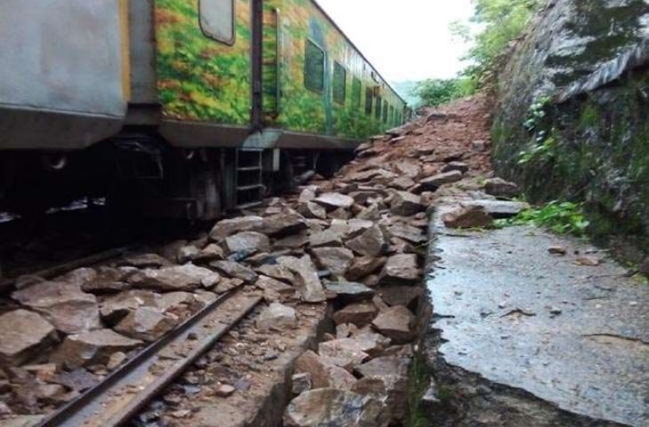 धनबाद: दुर्घटनाग्रस्त होने से बाल बाल बची नई दिल्ली-रांची Rajdhani Express, इंजन क्षतिग्रस्त