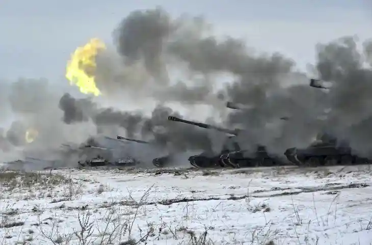 Russia-Ukraine: पुतिन ने किया जंग का ऐलान, बाइडेन-नाटो रह गए देखते, यूक्रेनियों से हथियार डाल घर जाने की अपील