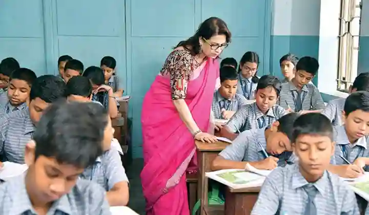 Sarkari Naukri: तैयार कर लें अपना रिज्यूम! राजस्थान सरकार करने जा रही 60 हजार पदों पर शिक्षकों की भर्ती