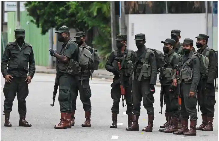#Sri Lanka में President Gotabaya Rajapaksa ने आर्मी को दिए Shoot at Sight का अधिकार