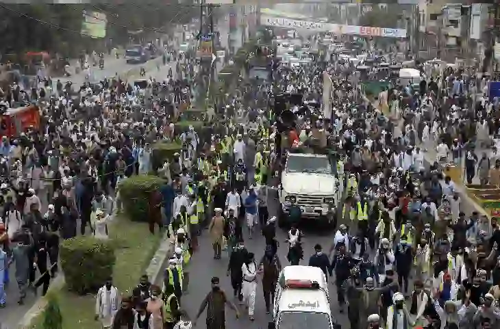 Pakistan: टीएलपी के लॉंग मार्च से इमरान सरकार की सांसें फूलीं, राजधानी इस्लामाबाद चारों ओर से सील