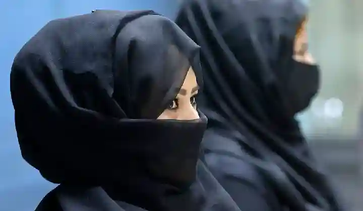 तालिबान ने बैन किए महिला एक्ट्रेस वाले टीवी सीरियल्स, एकंरिंग के वक्त हिजाब पहनना किया अनिवार्य