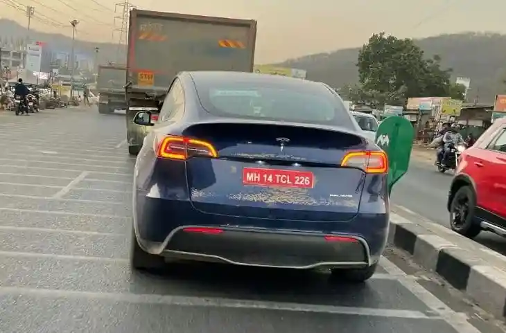 India में लॉन्च के लिए तैयार है Tesla, टेस्टिंग के दौरान लीक हुई नई कार की तस्वीर