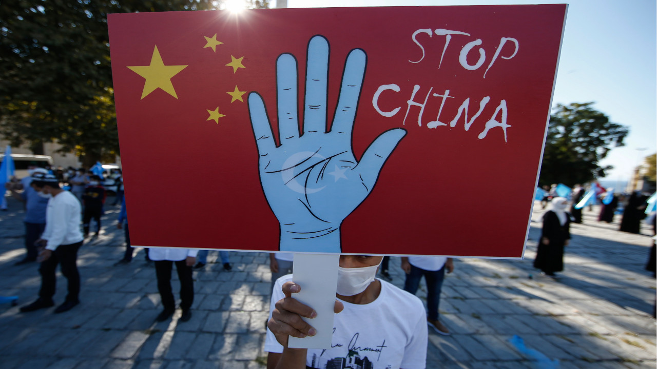 शिंजियांग में उइगरों की नस्लकुशीः चीन में मुस्लिम औरतों की नसबंदी और मर्दों की किडनी का धंधा