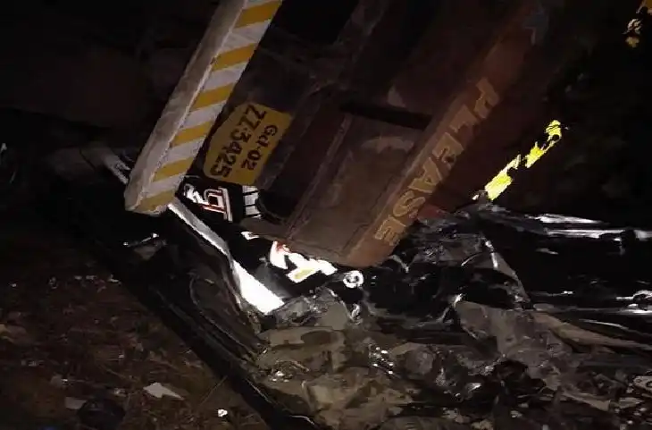 Unnao में बड़ा सड़क हादसा, PRV के ऊपर ट्रक पलटने से 3 पुलिसकर्मियों की मौत- एक को जिंदा बचाया गया