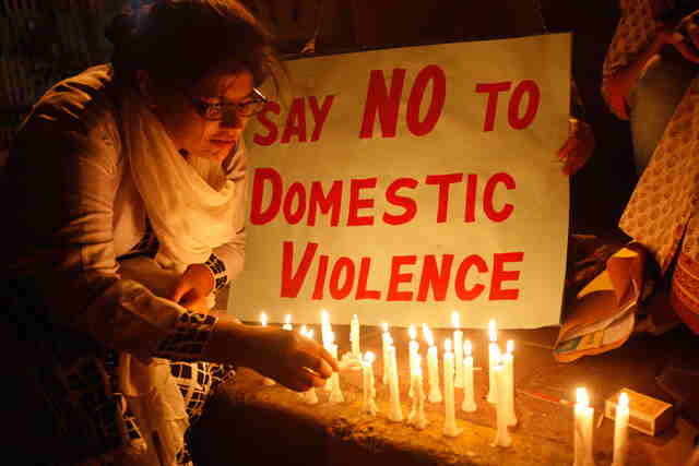 महिलाओं के लिए सेफ नहीं इमरान खान का ‘नया पाकिस्तान’ हिंसा के टूटे सारे रिकॉर्ड
