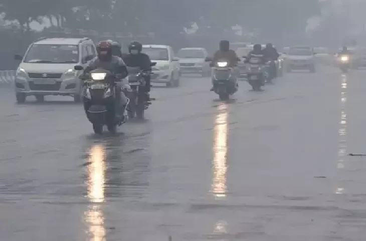 Weather Update: आज फिर दिल्ली-NCR में बारिश होने की संभावना, तेज हवाओं से मिलेगी वायु प्रदूषण से राहत