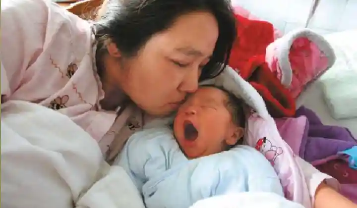 चीन दे रहा ‘बेबी लोन’, शादीशुदा कपल्स को बच्चे पैदा करने के लिए दे रहा 23 लाख रुपए तक का लोन