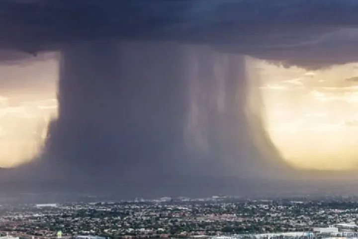 Cloud Burst: क्या कभी देखा कैसे फटते हैं बादल? दिल थाम कर देखिए ये चौंका देने वाला वीडियो