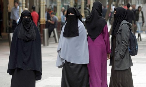 बुर्का, नकाब, हिजाब में फर्क नहीं पता तो यहां जान लें, रिवाज और मान्यता के आधार पर तय होता हैं मुस्लिम महिलाओं का पहनावा