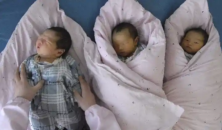 चीन सरकार अपने लोगों की प्राइवेट लाइफ में दे रहा दखल, खौफ के कारण बच्चे पैदा करने से डर रहे लोग