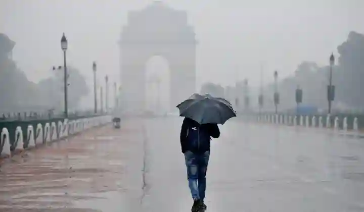 Weather Update: दिल्ली-NCR में बदला मौसम का मिजाज, सुबह से बरस रहे बादल, मौसम विभाग ने जारी किया अलर्ट