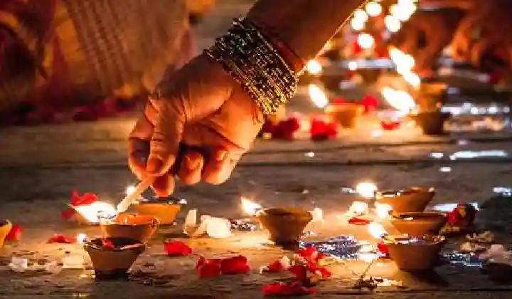 Vastu Tips Diwali: इस दिवाली छिपकर करें ये उपाय, बढ़ेगी धन-दौलत और संपत्ति
