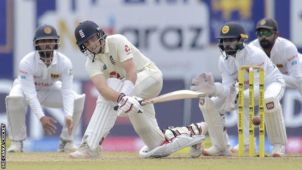 इंग्लैंड के खिलाफ श्रीलंका ने लगा दिए 12 फील्डर, ICC कर रहा रिपोर्ट्स की जांच!