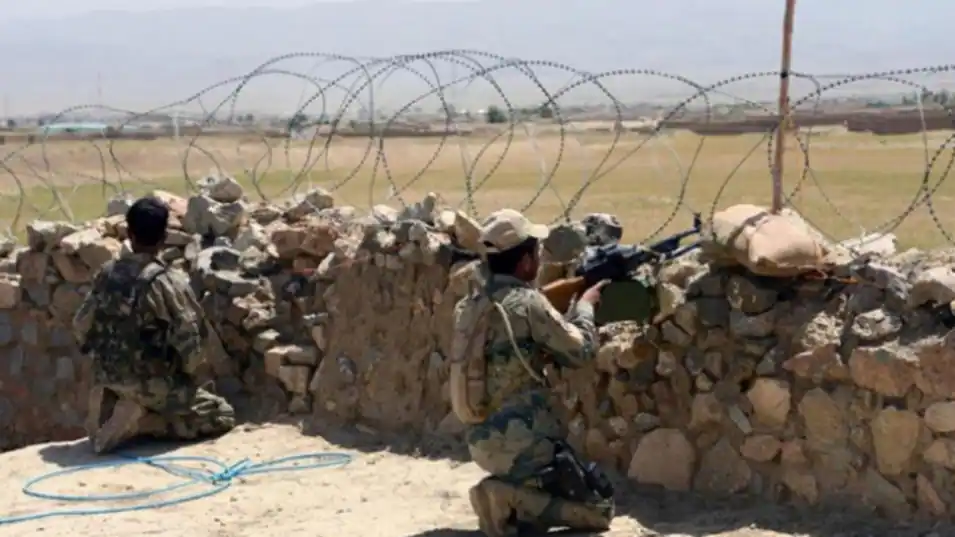 फंस गए इमरान खान, अफगान लड़ाकों ने पाकिस्तान सेना पर चलाई गोली, देखें रिपोर्ट