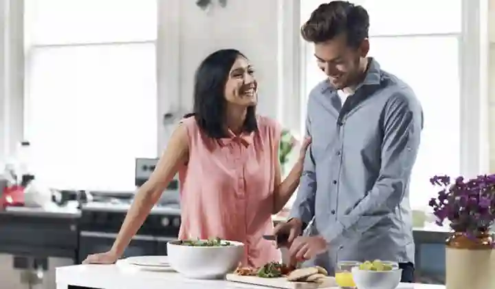 Vastu Tips: जो पति अपनी पत्नि के साथ मिलकर रसोई में नहीं करते ये काम, उस घर का होता हैं सर्वनाश