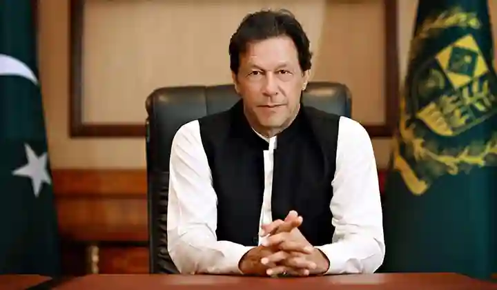 इमरान खान छोड़ेंगे प्रधानमंत्री का पद! पाकिस्तानी सेना प्रमुख बाजवा ने बताया- आखिर कब देंगे इस्तीफा?