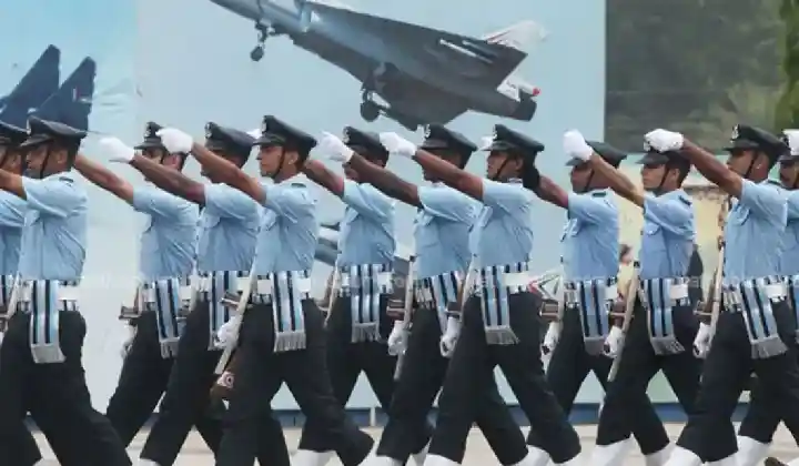 Indian Air Force Recruitment 2021: 10वीं पास वालों की भर्ती कर रहा वायुसेना, जानें कहां भेजना होगा अपना बायोडाटा