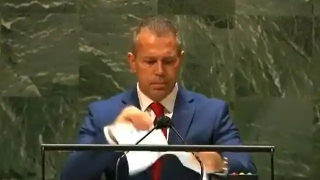 संयुक्त राष्ट्र के मंच पर इजरायल के राजदूत ने फाड़ दी UNHRC की रिपोर्ट, जानें क्या है वजह