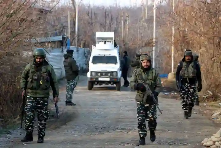 Jammu-Kashmir में आतंकियों की रीढ़ तोड़ने में काम आएगा ‘यूपी वाला हथियार’, सुरक्षाबलों ने कर ली पूरी तैयारी