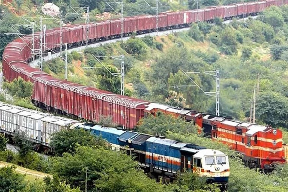 बिहार के लिए 100 टन टमाटर भेजेगी और 24 घंटे पार्सल की सुविधा शुरू किया रेलवे ने